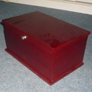 Drewniane pudełko z biżuterią